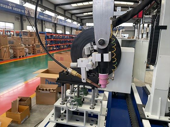 Automatic MIG/MAG Pipe Flange Seam Or Overlay Welding Machine factory